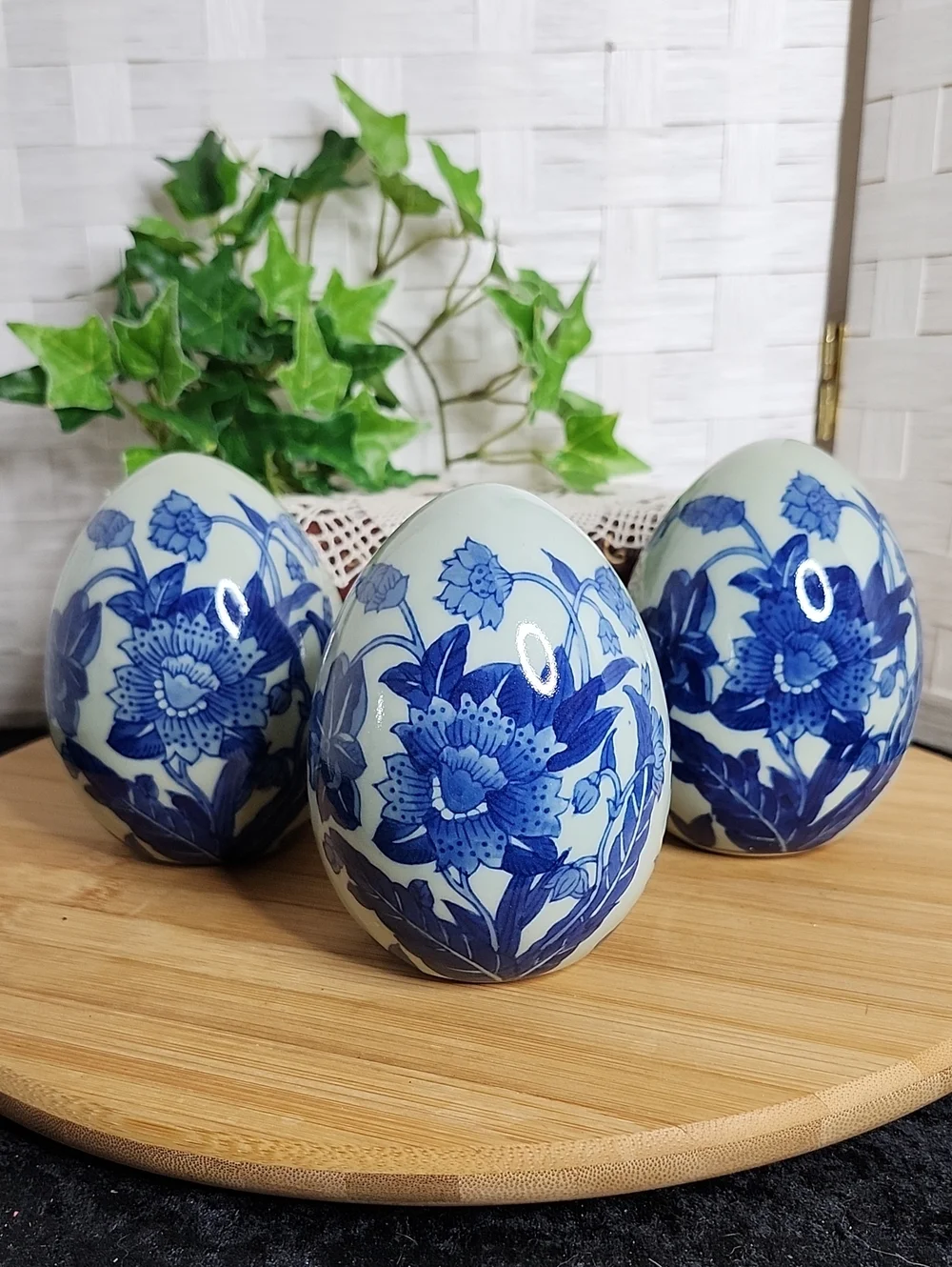 👉*VINTAGE* 3 CHINOISERIE STYLE COBALT BLUE PORCELAIN LOTUS FLOWER EGGS